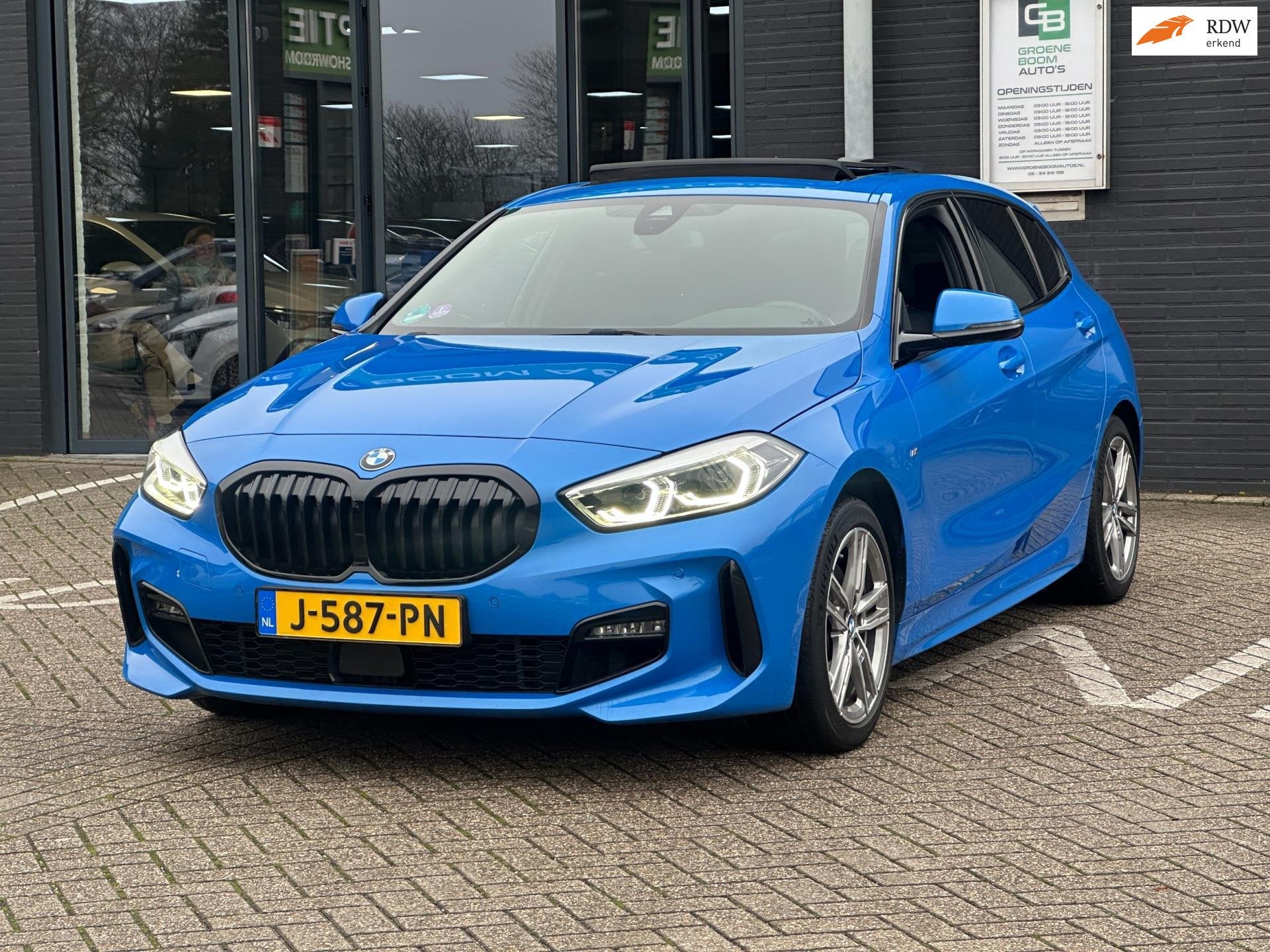 BMW 1-serie 118i Executive Edition/PANO-DAK/NAVI/CARPLAY/LED, Auto's, Dealer onderhouden, Gebruikt, Blauw, Bedrijf