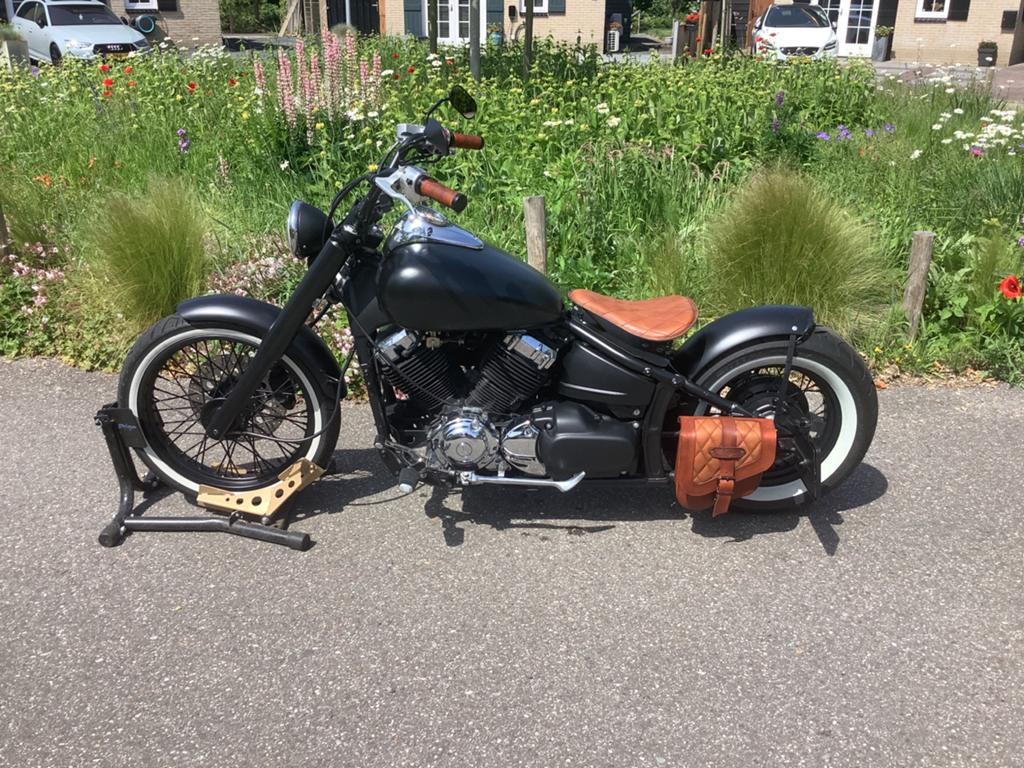 Unieke Zwarte Chopper Yamaha 650 cc met Bruin Lederen Zadel, Motoren, 2 cilinders, Gebruikt, Particulier, Meer dan 35 kW