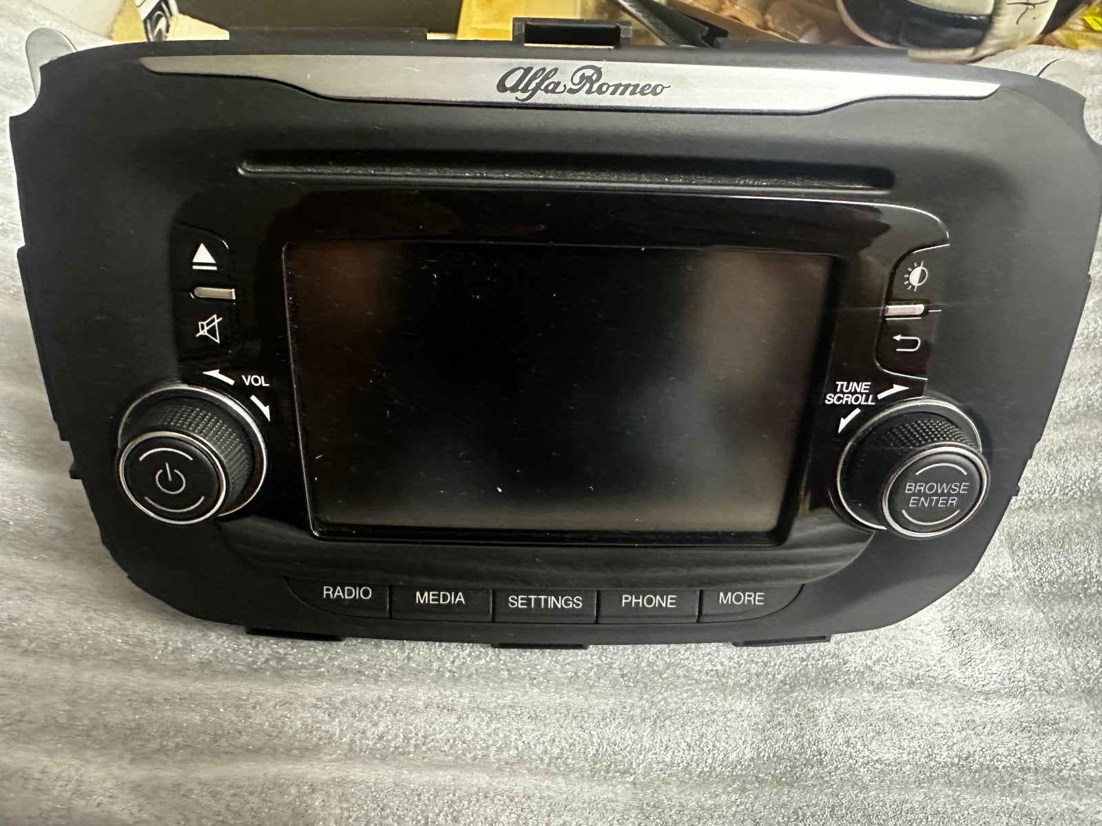Alfa Romeo 5” Uconnect scherm origineel FM/AM, Auto diversen, Autoradio's, Ophalen of Verzenden, Zo goed als nieuw