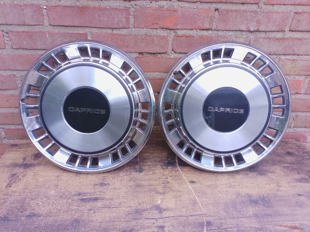 2 Chevrolet Caprice metalen 15" wieldoppen, Chevrolet, Gebruikt, -, -