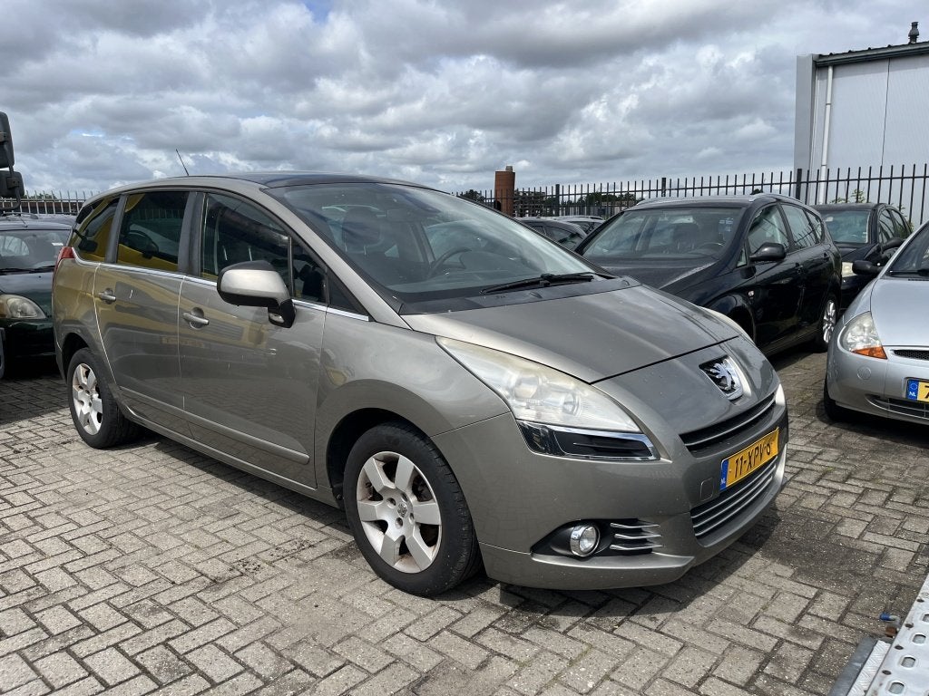 Peugeot 5008 1.6 e-HDi | AUTOMAAT|PANO|MOTOR LOOPT NIET!, Auto's, Euro 5, Stof, Gebruikt, Zwart