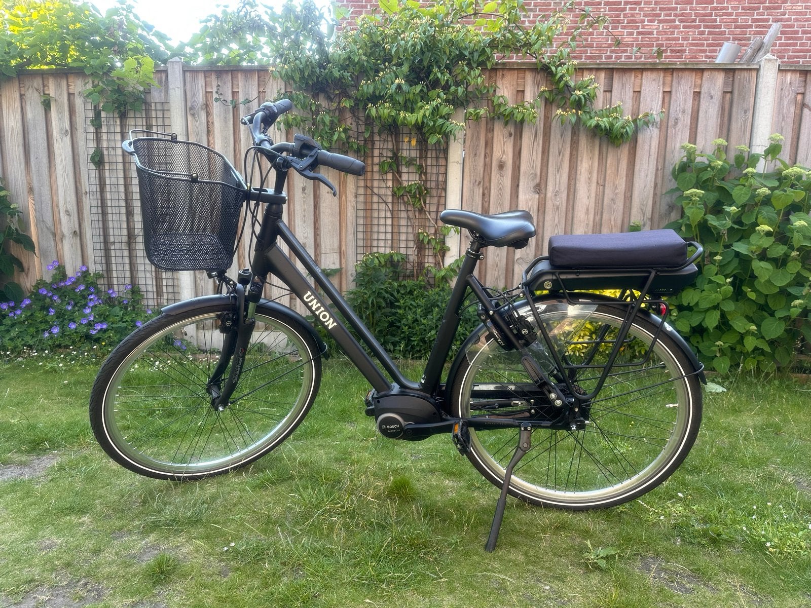 Union E-bike met Bosch motor en mandje, Zo goed als nieuw, 51 tot 55 cm, 30 tot 50 km per accu, Ophalen
