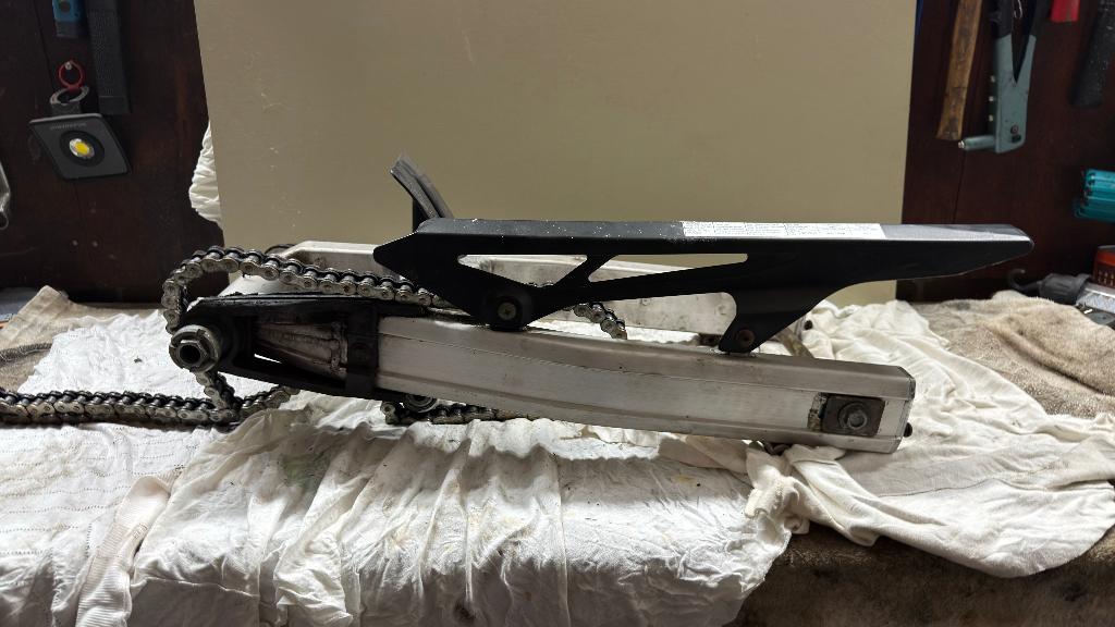 SV650N 1999-2002 Swingarm / Draagarm + ketting + geleider, Motoren, Ophalen of Verzenden