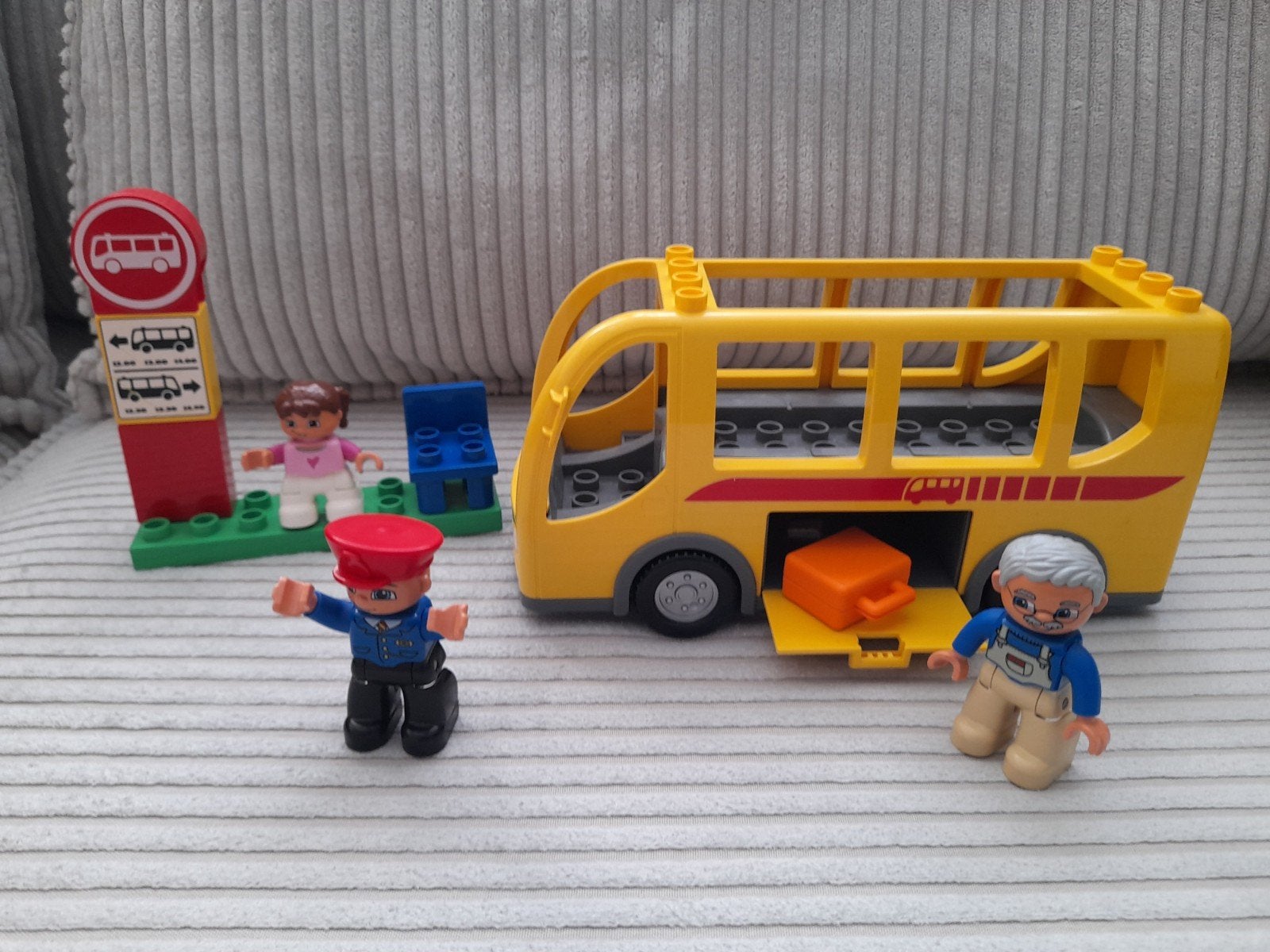 Lego Duplo Bus met figuren en bushalte 5636, City, Ophalen of Verzenden, Zo goed als nieuw, Duplo