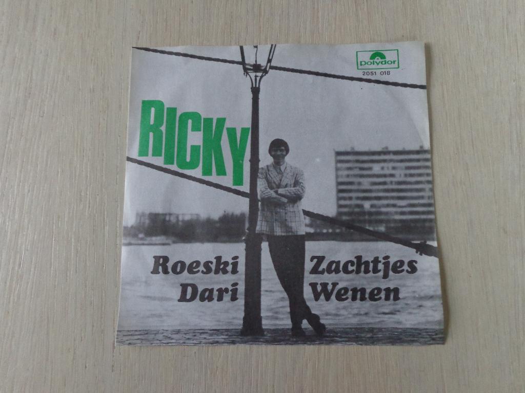 Ricky – Roeski Dari, Verzenden, Zo goed als nieuw, Nederlandstalig
