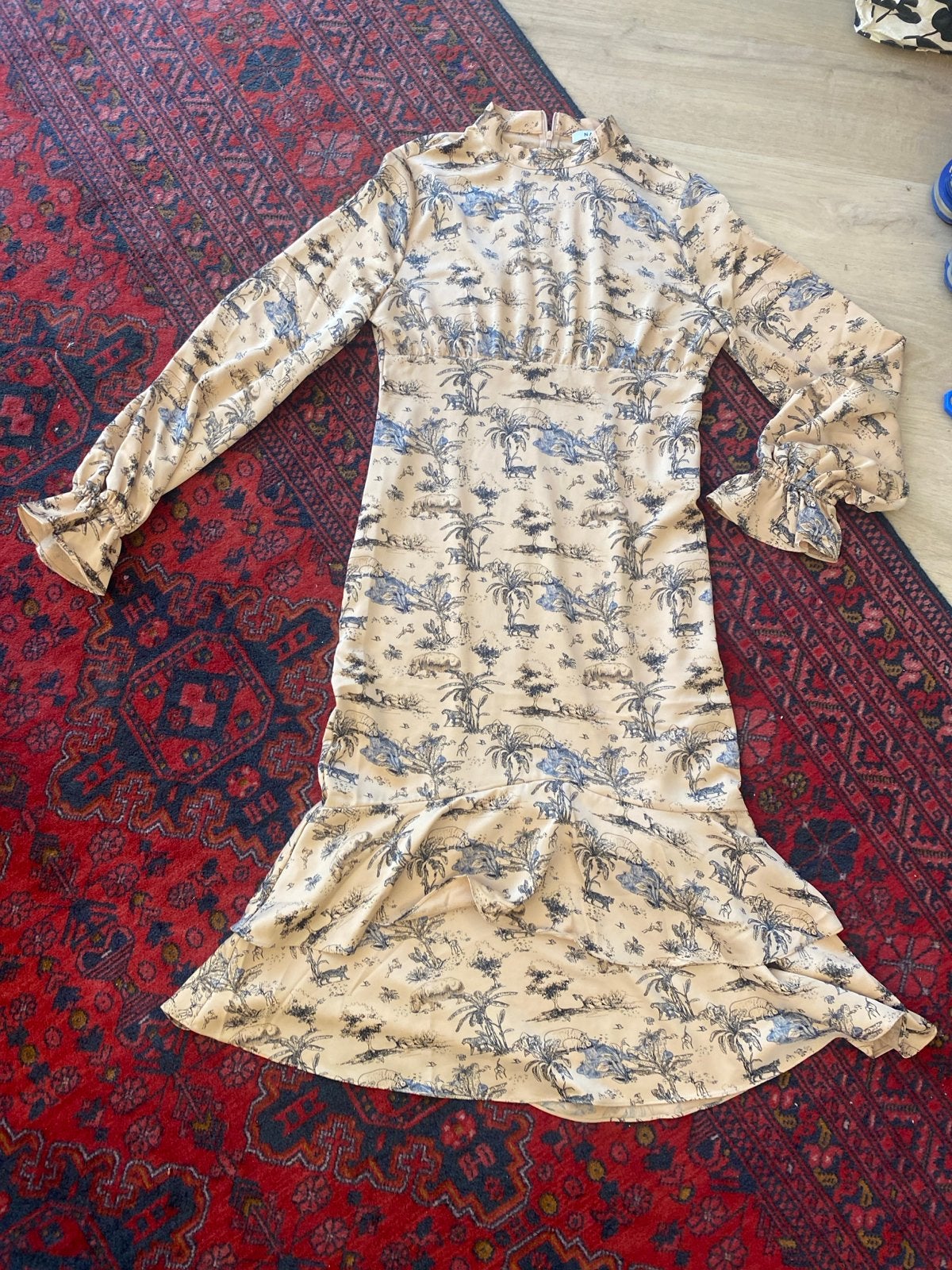 NA-KD Ballonsleeve Gathered Midi Jurk Maat 38, Kleding | Dames, Maat 38/40 (M), Beige, Ophalen of Verzenden, Zo goed als nieuw