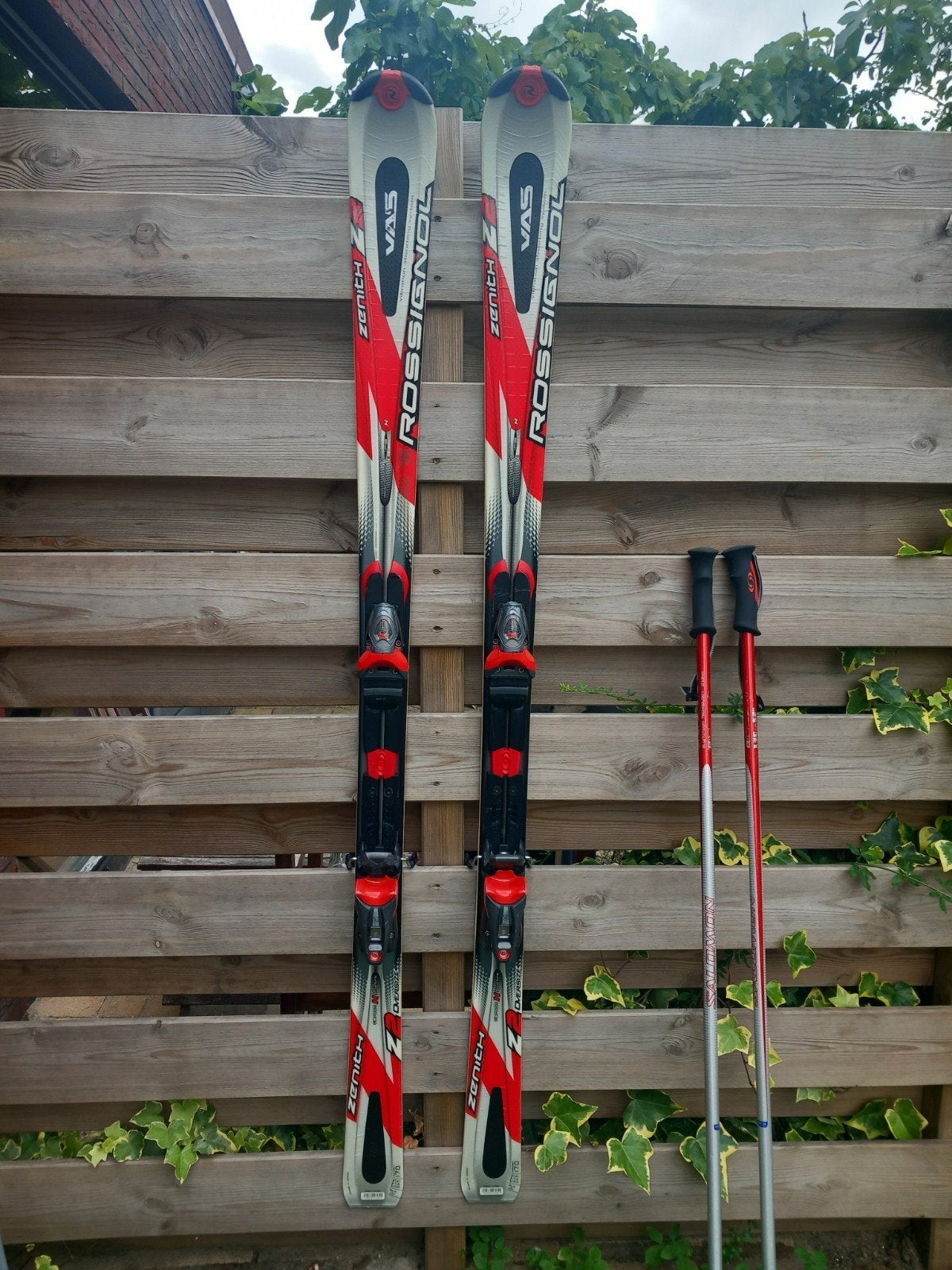 Rossignol Zenith Z2 Ski's met bindingen en skistokken, Sport en Fitness, Skiën en Langlaufen, Gebruikt, Ski's, Skiën, Rossignol