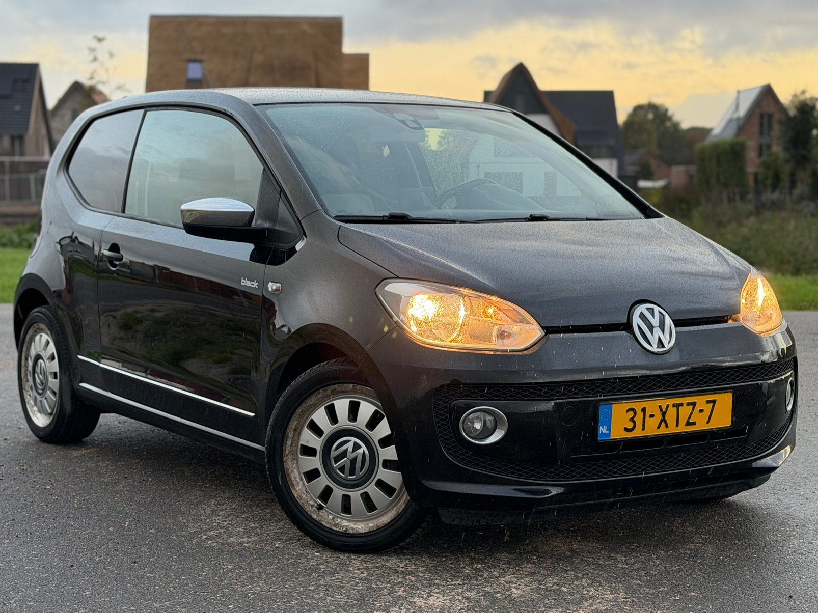 Volkswagen Up 1.0 44KW 2012 Zwart Black Edition Navi Cruise, Voorwielaandrijving, Euro 5, Stof, 840 kg