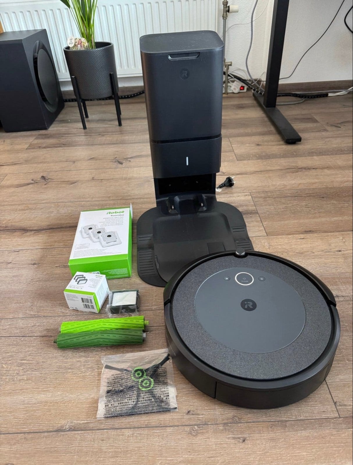 iRobot Roomba i5 Robotstofzuiger met zelflegende basis, Ophalen, IRobot, Automatisch legen, Zo goed als nieuw