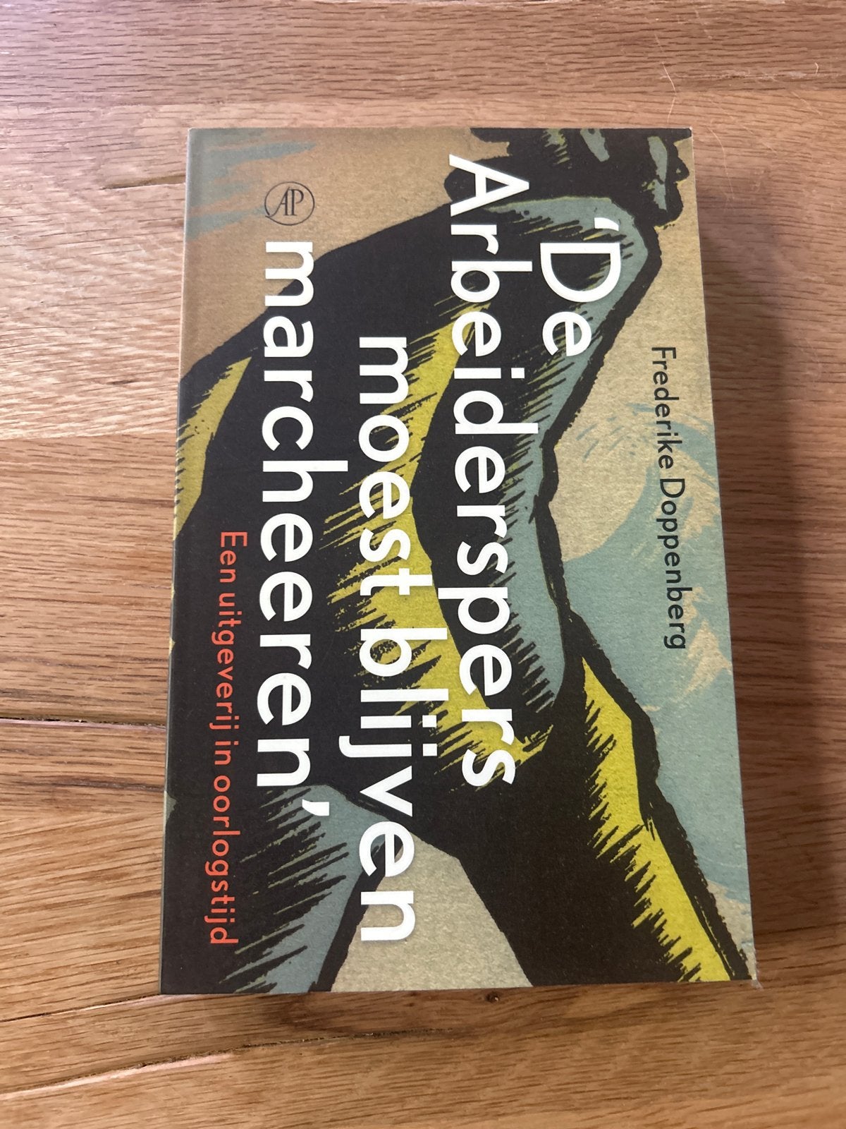 De Arbeiderspers moest blijven - Frederike Doppenberg, Ophalen of Verzenden, 20e eeuw of later, Zo goed als nieuw
