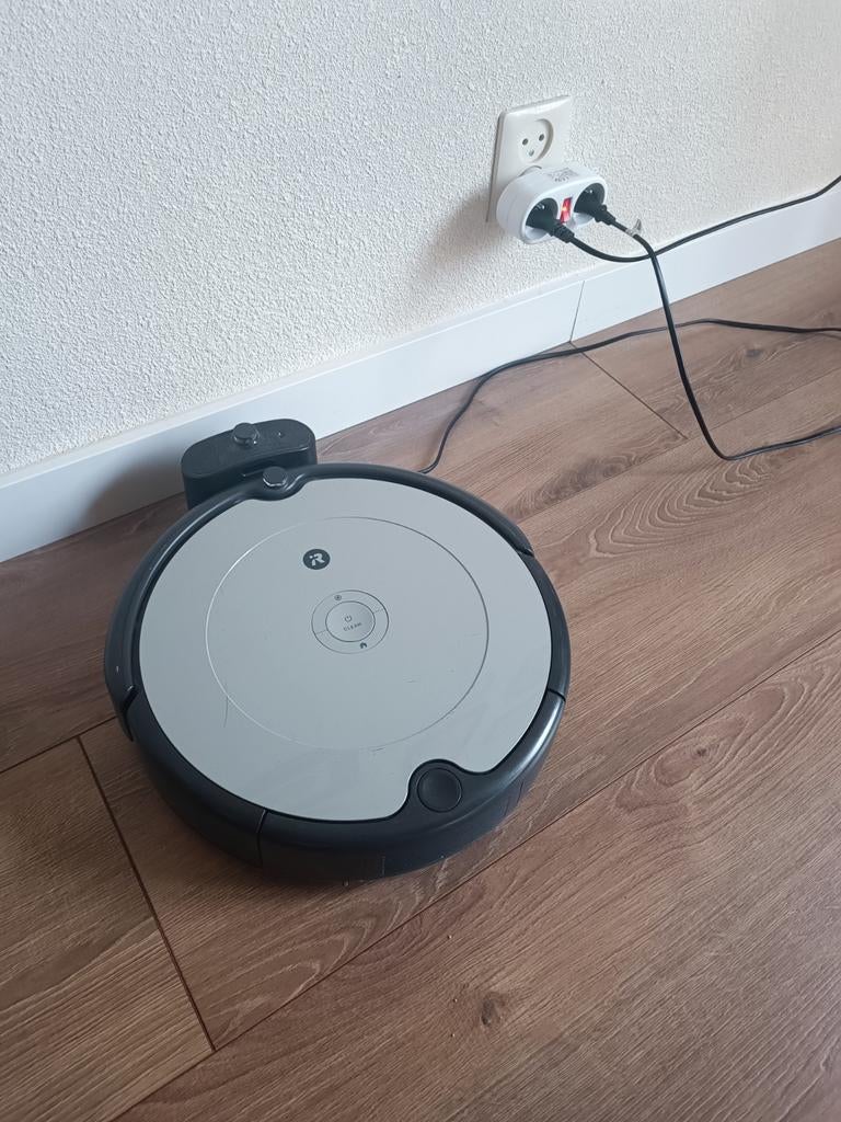 Roomba model 698, Ophalen, Robotstofzuiger