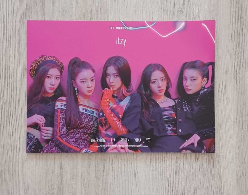 Fotoboek Debuut ITZY, Ophalen of Verzenden, Zo goed als nieuw, Overige typen