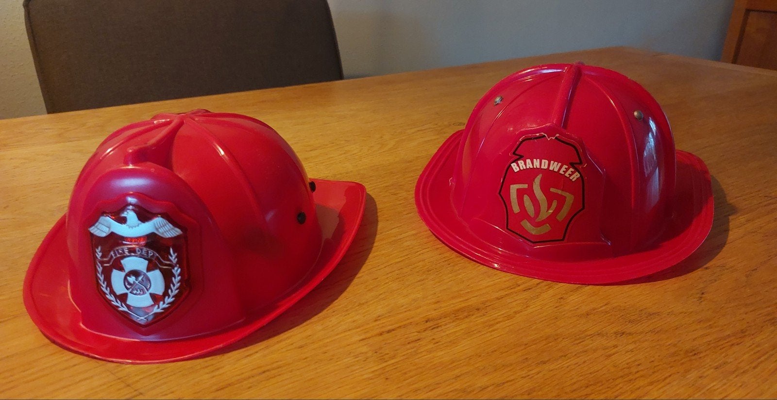 2 Brandweerhelmen voor Kinderen, Ophalen, Gebruikt, Jongen of Meisje
