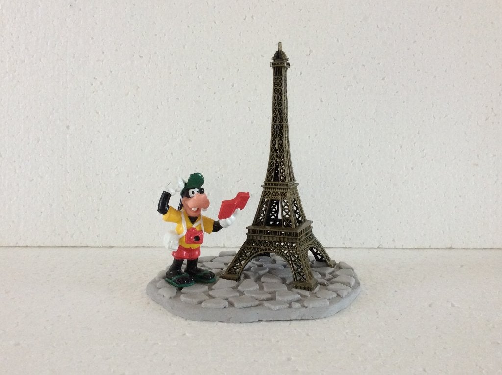 Disney Goofy - beeld - Eiffel toren, Ophalen of Verzenden, Goofy of Pluto, Zo goed als nieuw, Beeldje of Figuurtje