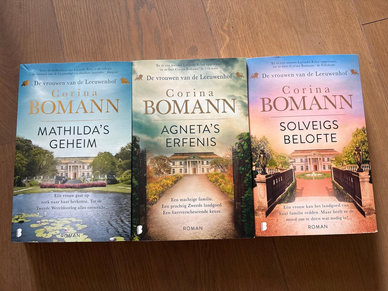 Corina Bomann - De vrouwen van de Leeuwenhof (3 boeken), Boeken, Romans, Ophalen of Verzenden, Zo goed als nieuw, Nederland