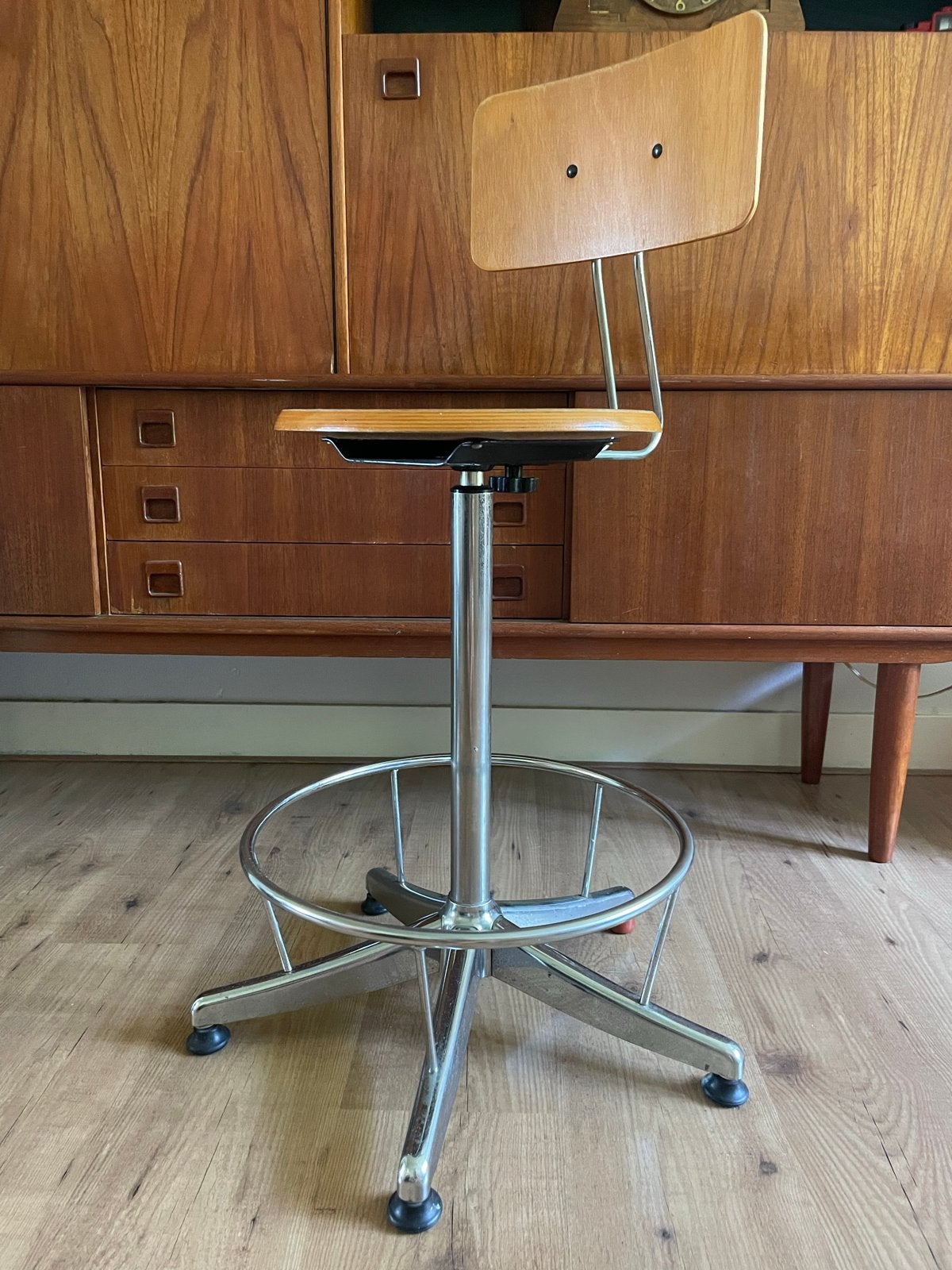 Vintage Verstelbare Werkstoel / Kruk, Huis en Inrichting, Ophalen, Gebruikt, Overige kleuren, Eén