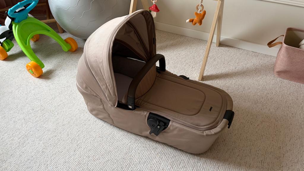 Joolz Aer reiswieg sandy taupe, zo goed als nieuw, Kinderen en Baby's, Kinderwagens en Combinaties, Ophalen, Zo goed als nieuw