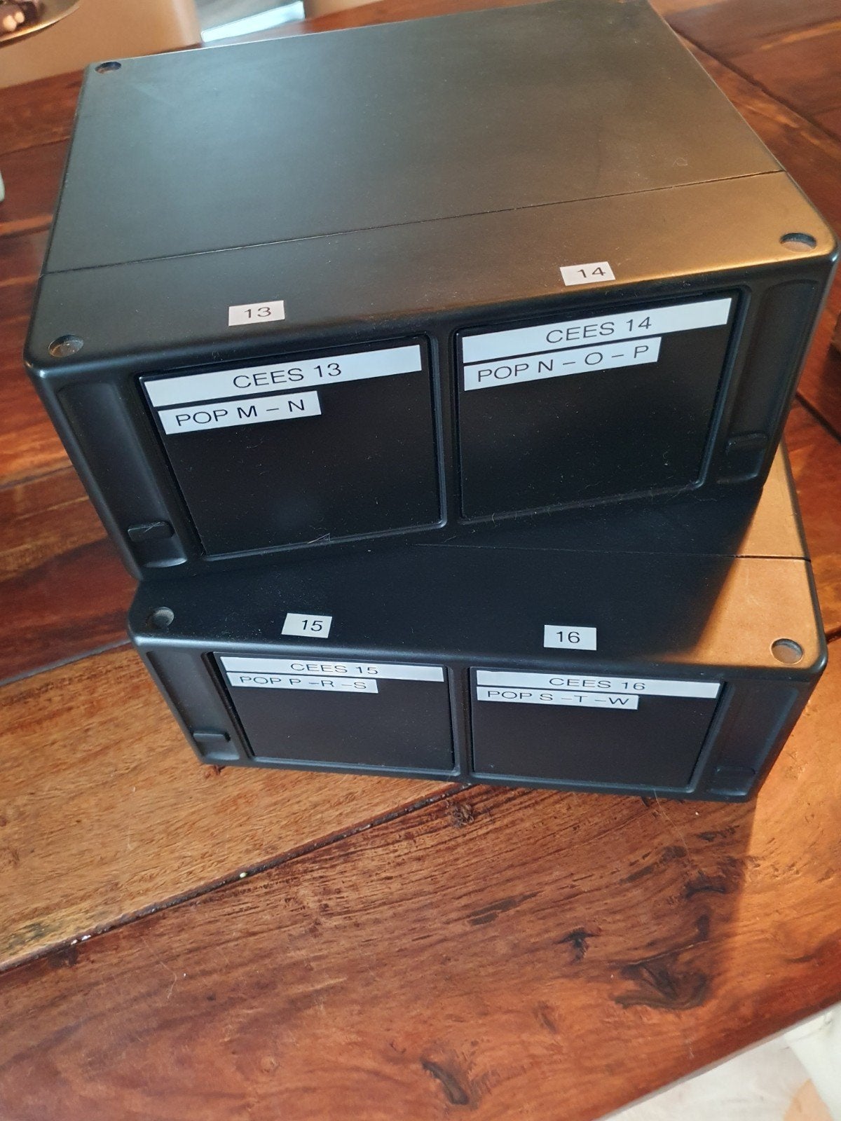MINIDISC OPBERGERS GEVULD MET 30 MINIDISCS, Verzenden