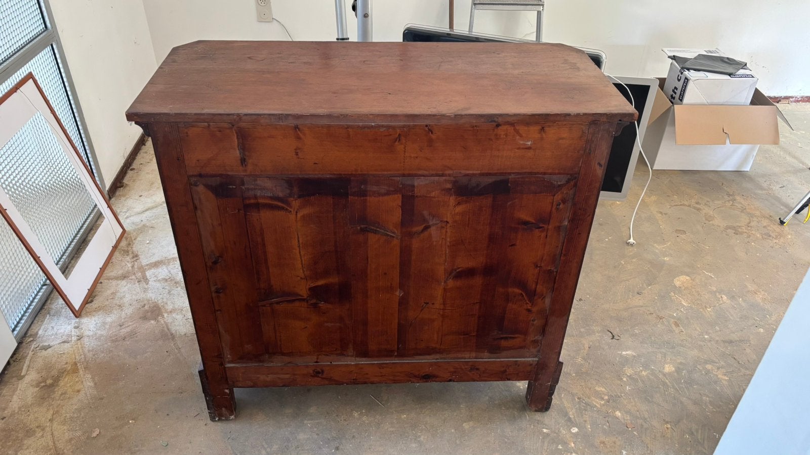 Foto 2 van Klassiek Biedermeier houten kast met lade en 2 deuren