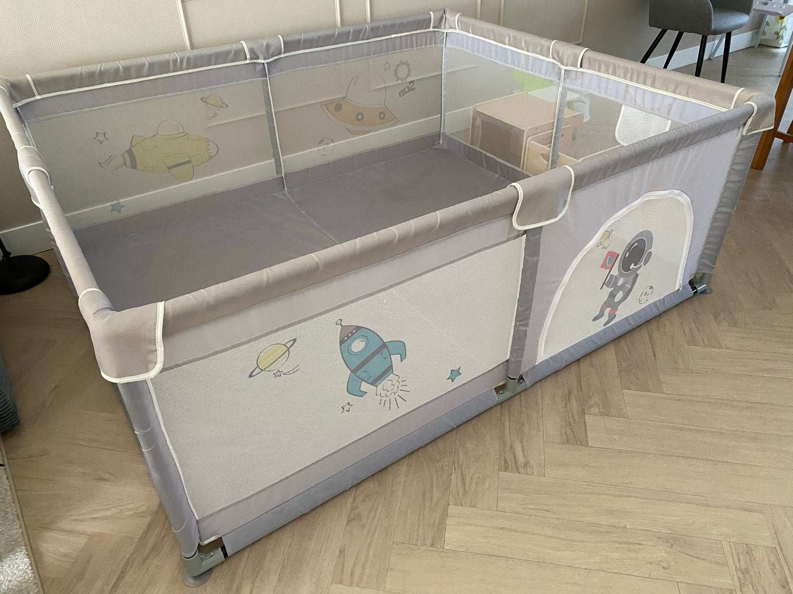 Grote babybox - Zo goed als nieuw, Kinderen en Baby's, Boxen, Ophalen of Verzenden, Zo goed als nieuw, Rechthoekig