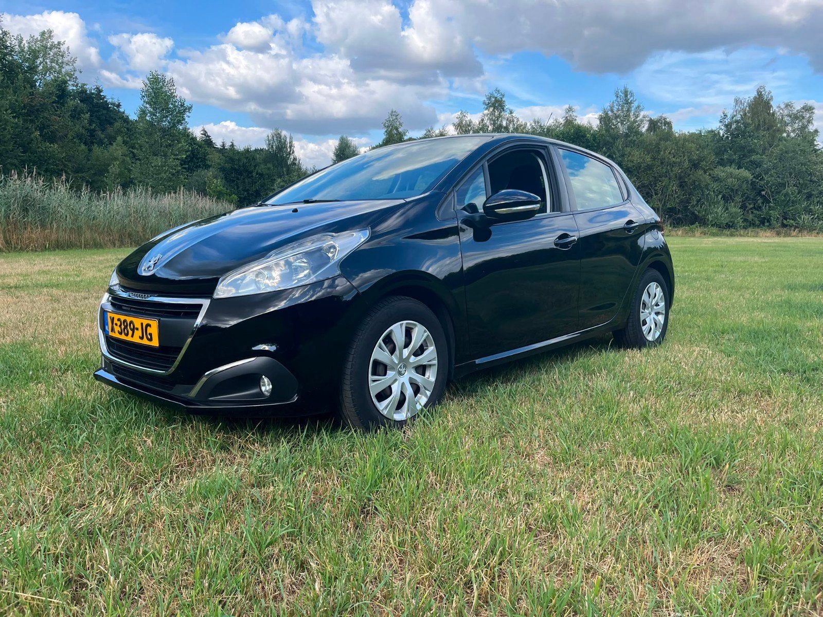 Peugeot 208 1.2 VTI 60KW/82PK 5-D 2016 Zwart, Auto's, Voorwielaandrijving, Stof, 1199 cc, Zwart