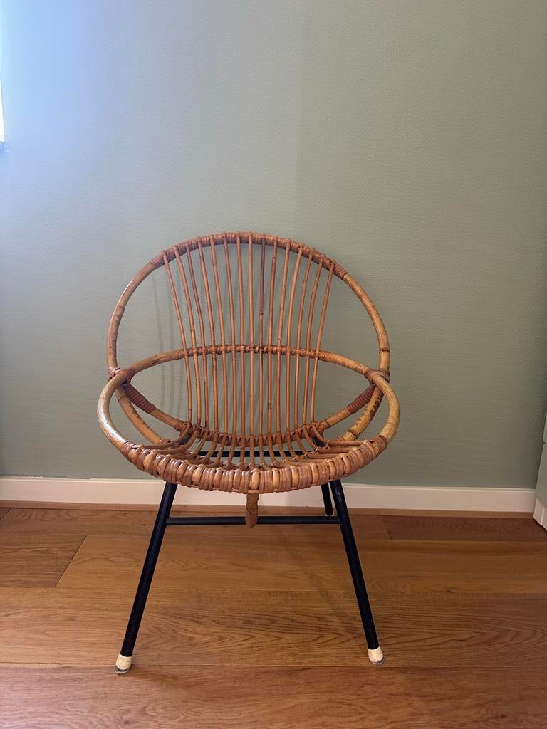 Vintage Rotan Stoel met Zwart Metalen Onderstel, Huis en Inrichting, Stoelen, Ophalen, Bruin, Riet of Rotan, Zo goed als nieuw