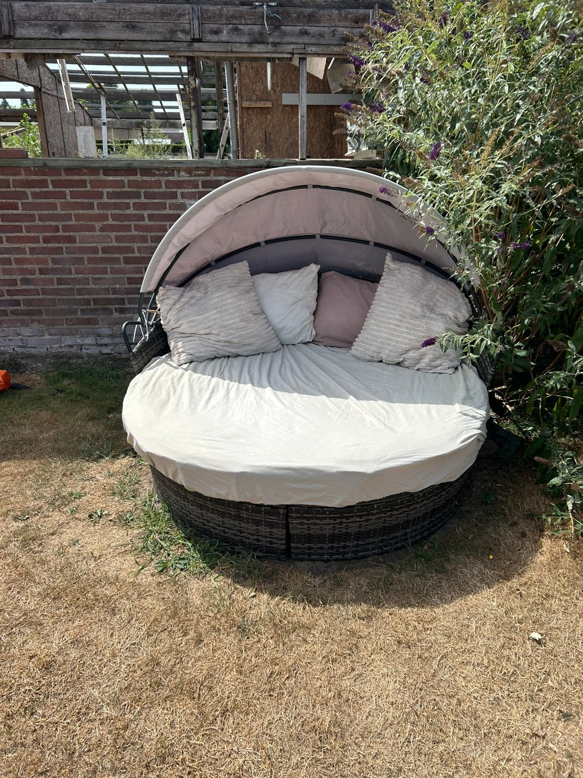 Te koop ligbed met een dik matras, Tuin en Terras, Ophalen, Gebruikt