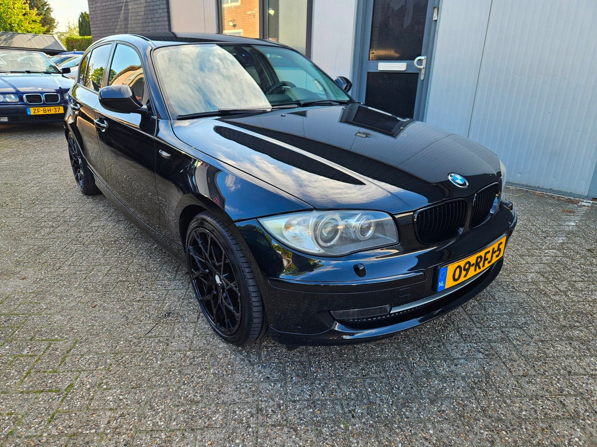 BMW 1-serie 116i EffDyn. Ed. Business Line Ultimate Edition, 1-Serie, Achterwielaandrijving, 4 cilinders, 4 stoelen