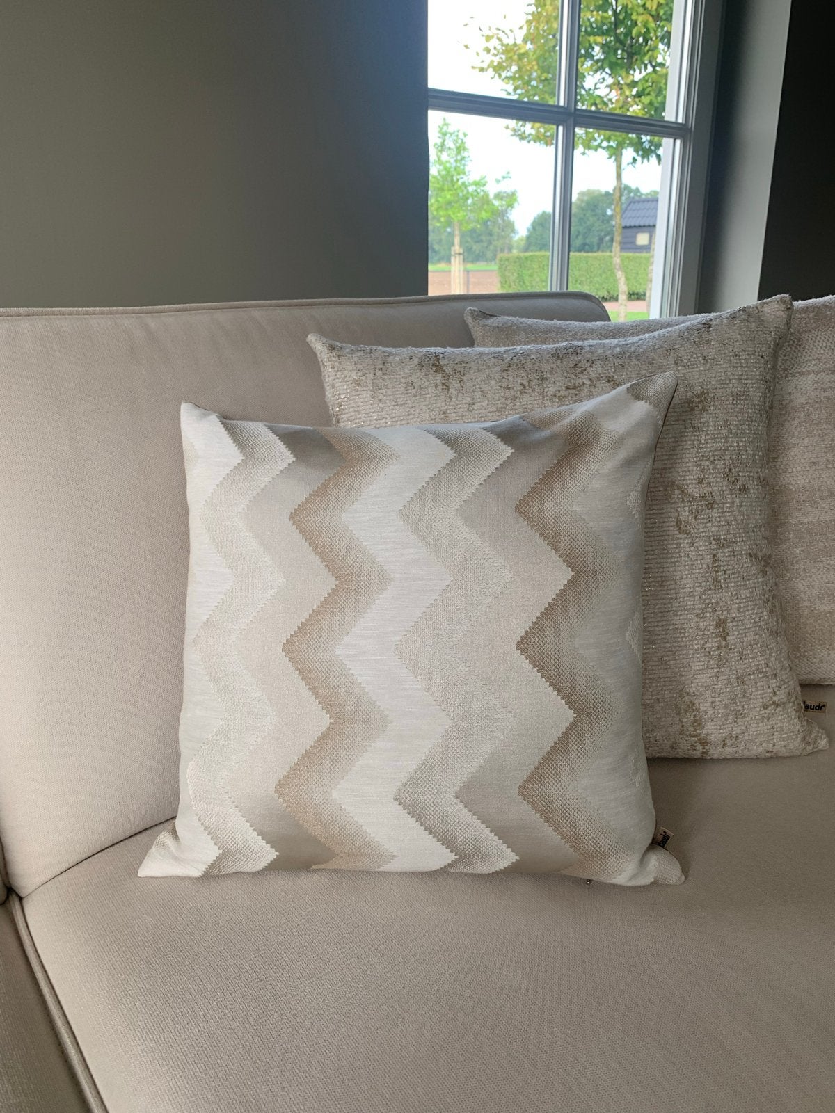 Claudi Sierkussen met Zigzag Patroon - Beige/Wit, Beige, Afneembare hoes, Vierkant, Ophalen of Verzenden