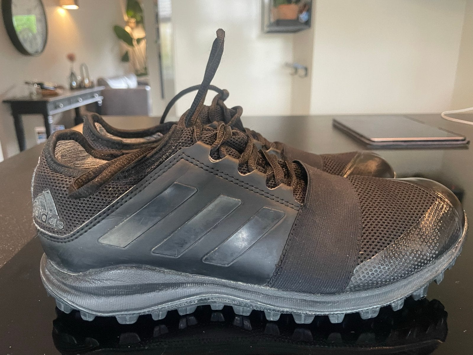 Adidas dames hockeyschoenen zwart - Maat 41 1/3, Zwart, Ophalen of Verzenden, Gedragen, Maat 42/44 (L)