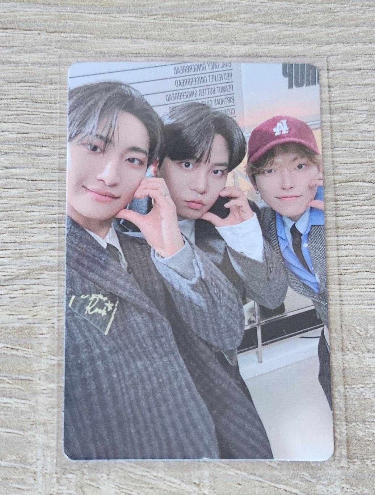 K-pop fotokaart: Seong-wha, Jongho en Hongjoon Ateez, Verzenden, Zo goed als nieuw, Foto of Kaart