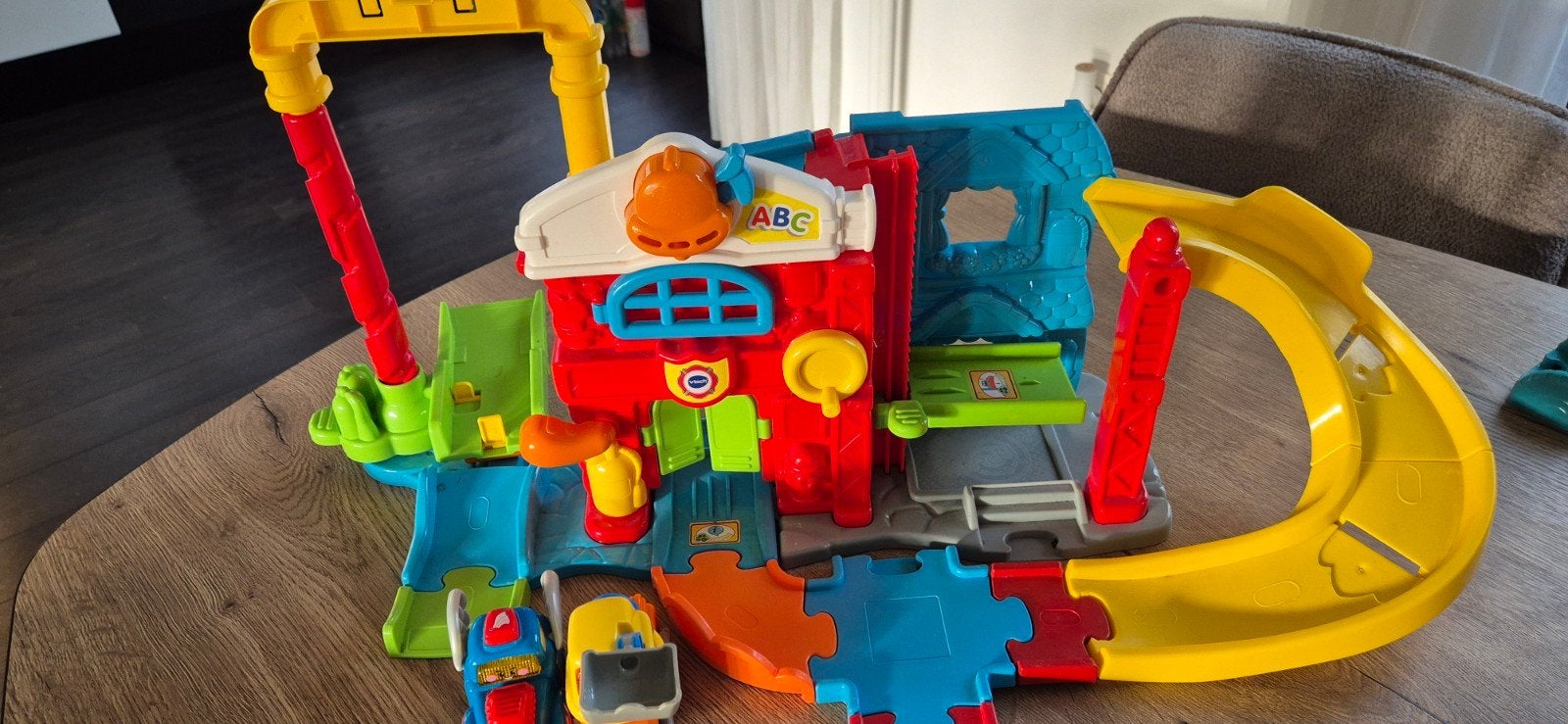 VTech Toet Toet Auto's Garage met 2 Voertuigen, Ophalen, Gebruikt