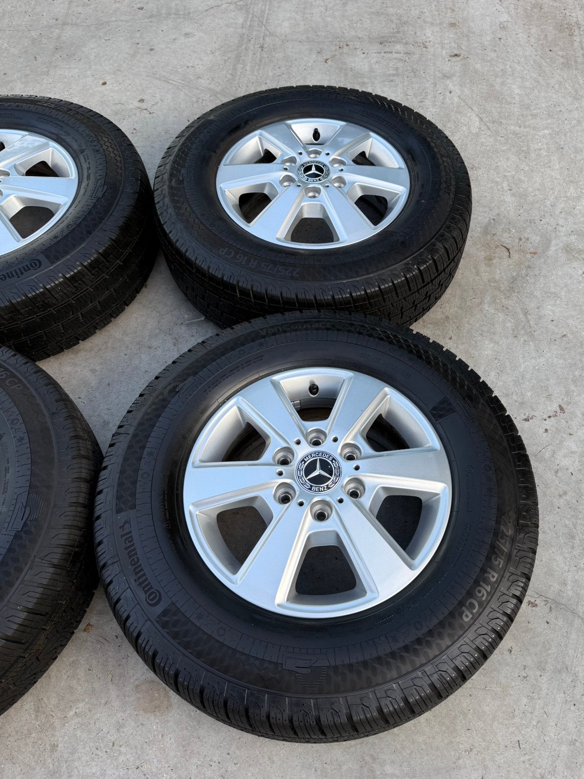 Originele Mercedes Sprinter velgen allweather banden, Auto-onderdelen, Banden en Velgen, Bestelwagen, 16 inch, Banden en Velgen