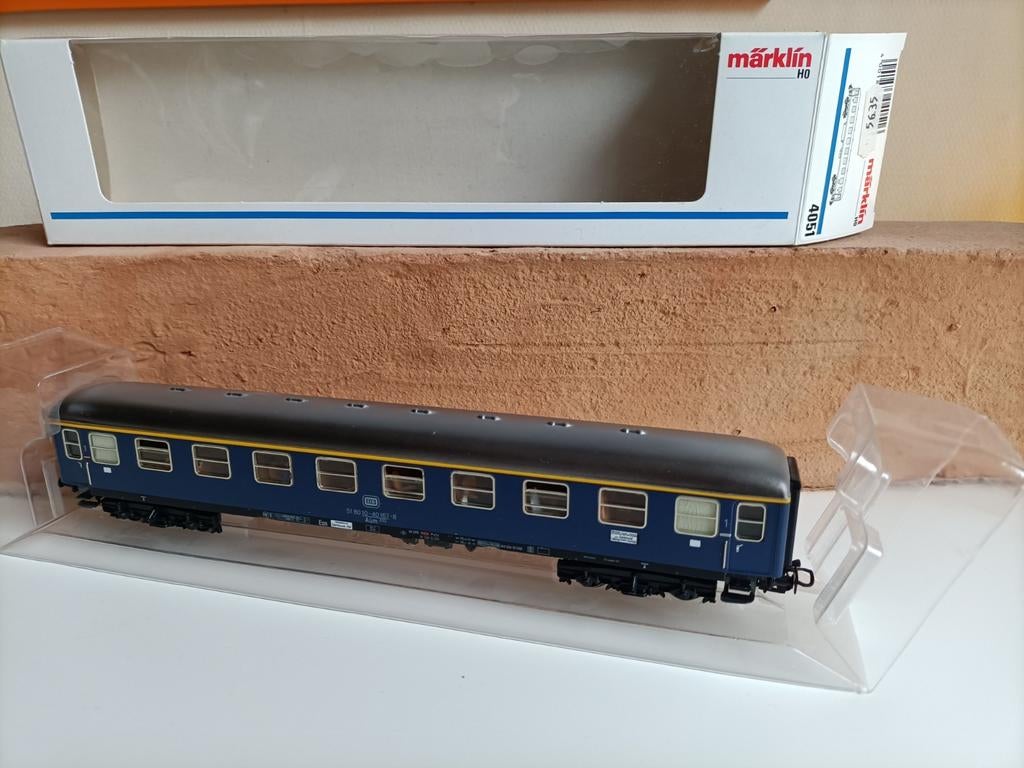 Märklin 4051 personenrijtuig mét 20 zittende figuren in OVP, Hobby en Vrije tijd, Modeltreinen | H0, Wisselstroom, Wagon, Ophalen of Verzenden