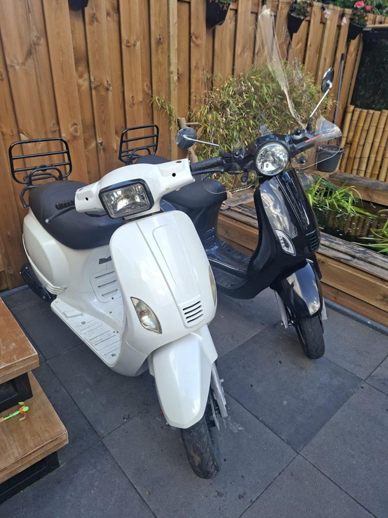 Set van 2 La Souris scooters: wit en zwart, Fietsen en Brommers, Ophalen of Verzenden, Gebruikt, Overige typen, Overige merken