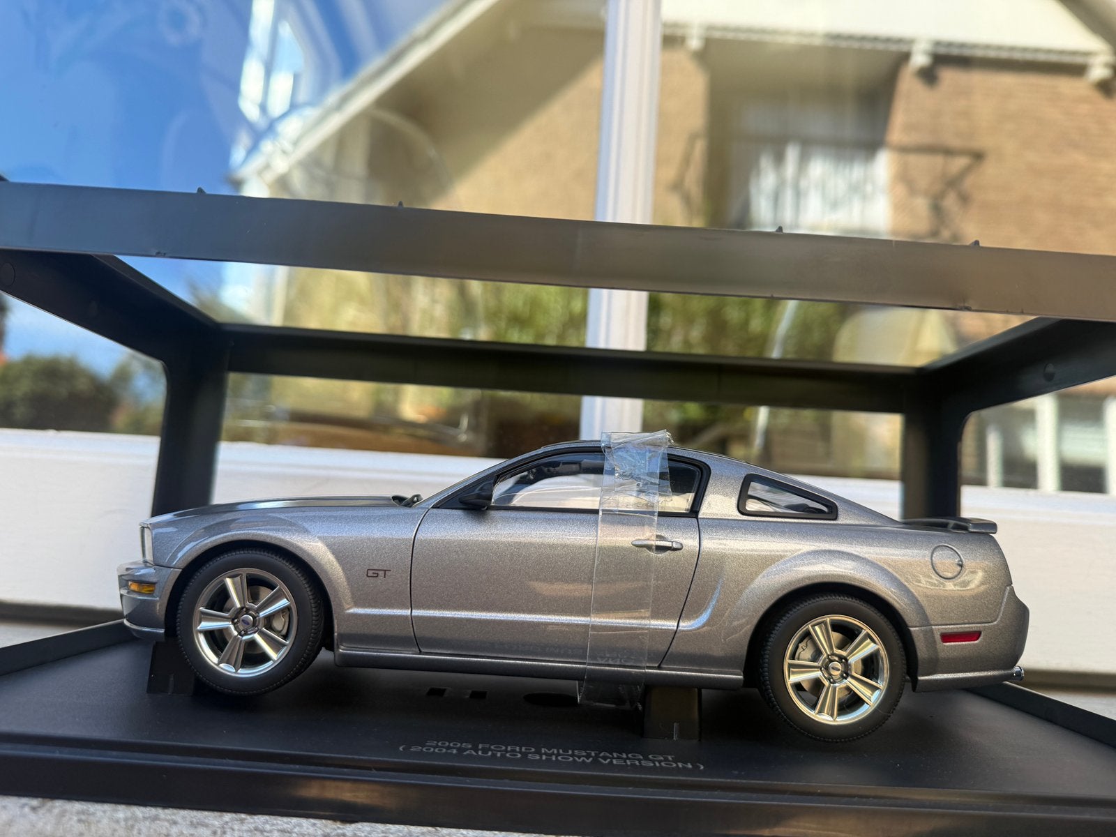 1:18 Ford Mustang GT Tungsten Silver 2005 Autoart, Hobby en Vrije tijd, Auto, Autoart, Ophalen of Verzenden, Zo goed als nieuw