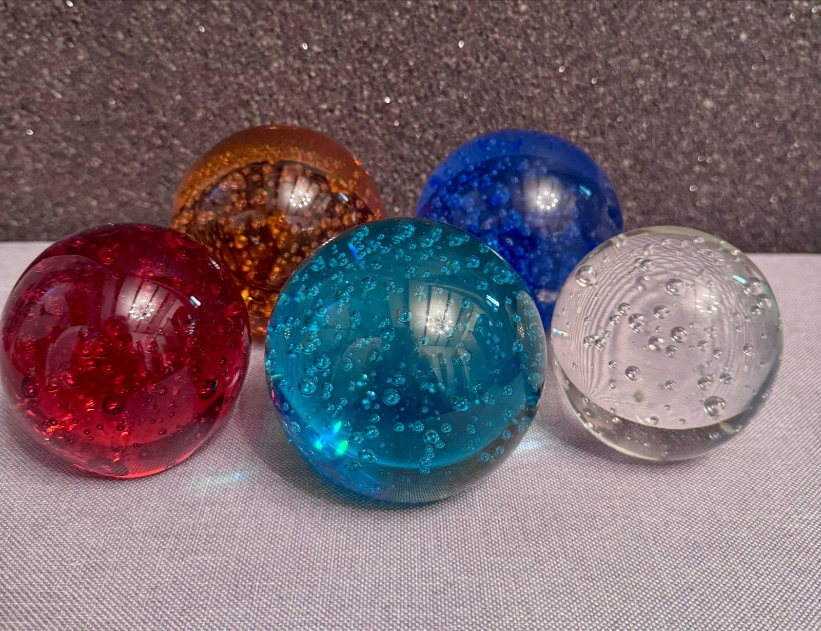 Set van 5 gekleurde glazen bollen met luchtbellen, Meerkleurig, Ophalen of Verzenden, Zo goed als nieuw, Modern