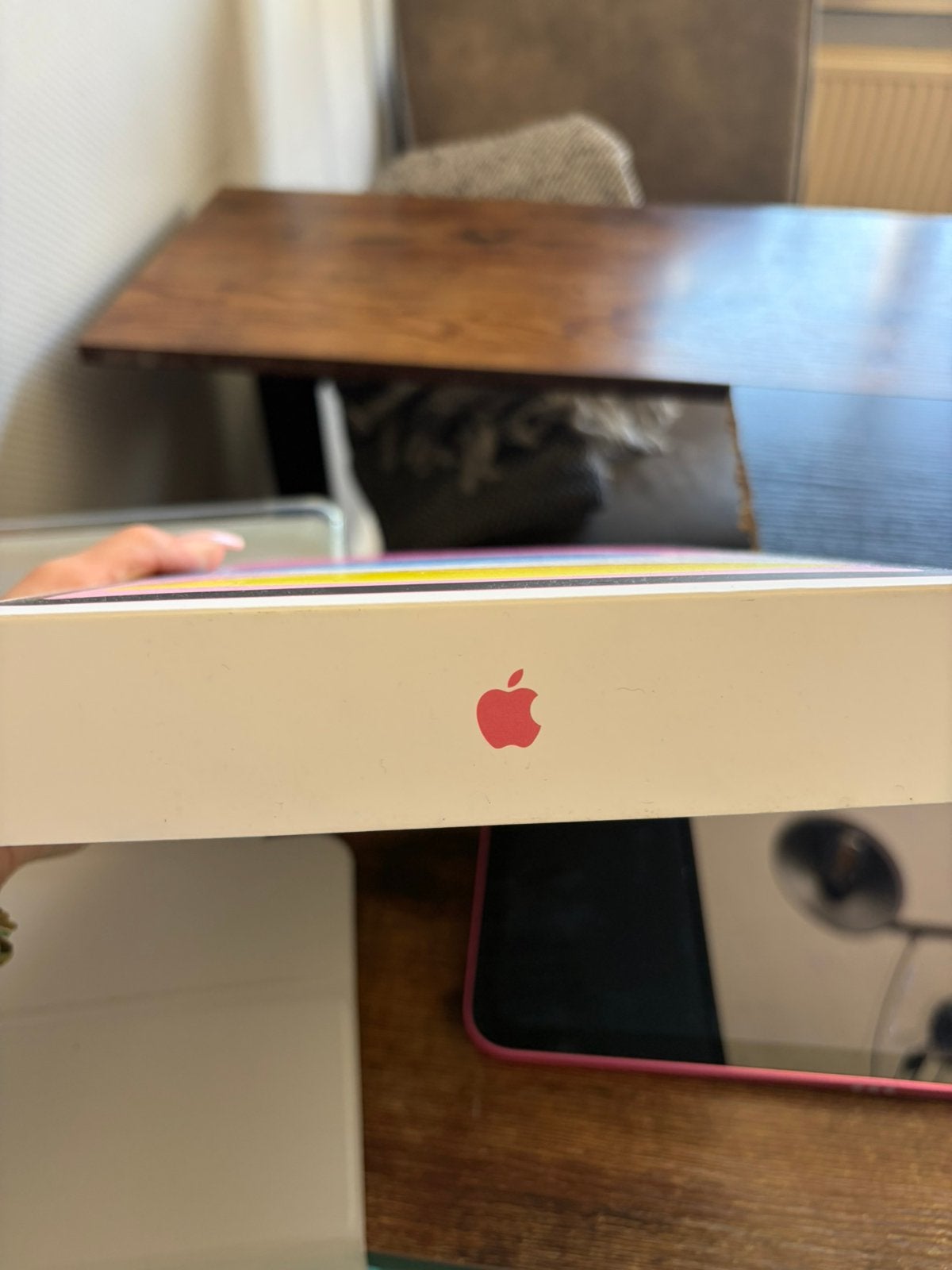 Foto 2 van Apple ipad roze 10the generation 64GB