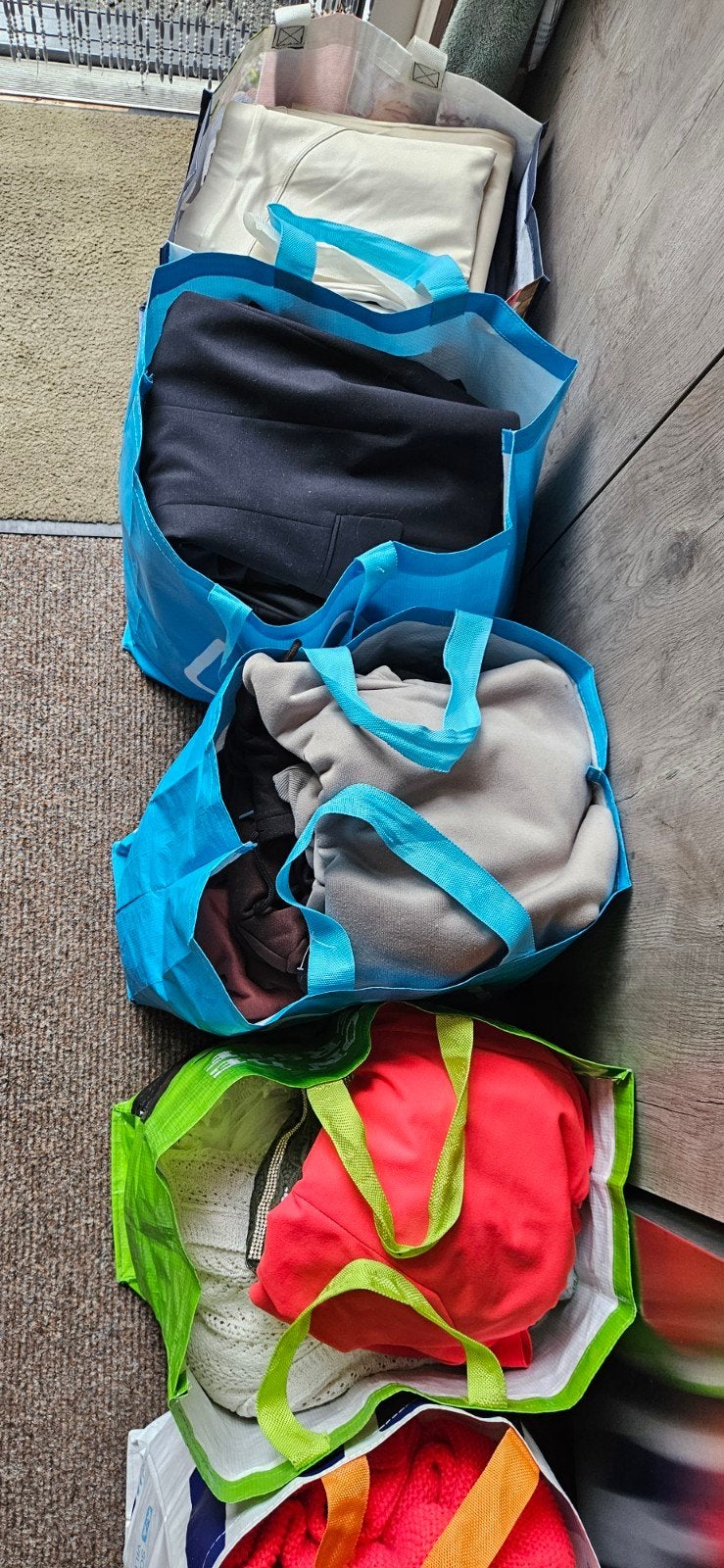 Grote kledingbundel: jassen, truien, schoenen en meer, Diverse merken, Ophalen, Zo goed als nieuw