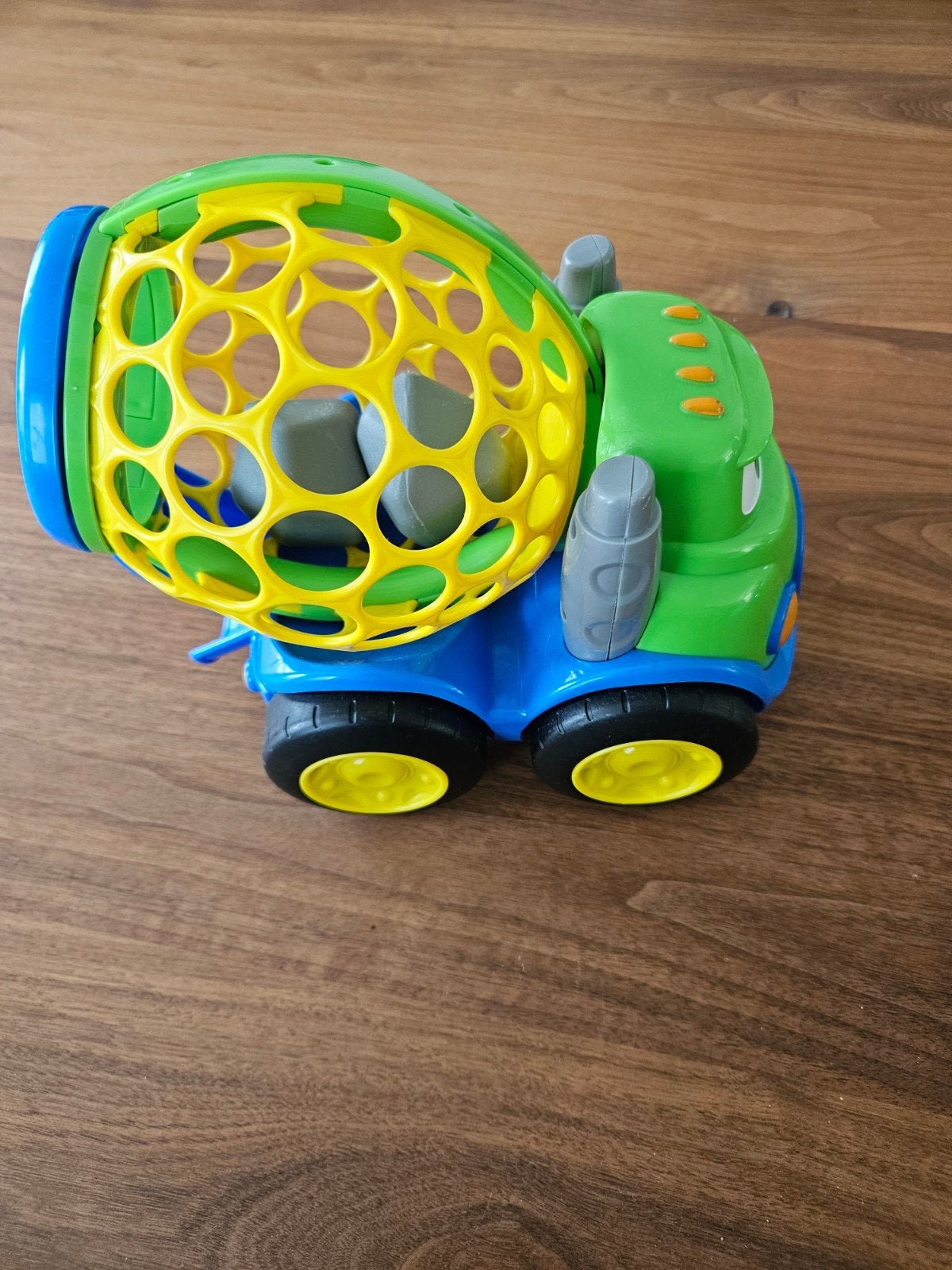 O-ball Rattle & Roll Cementwagen - Kleurrijk Speelgoed, Ophalen of Verzenden, Zo goed als nieuw