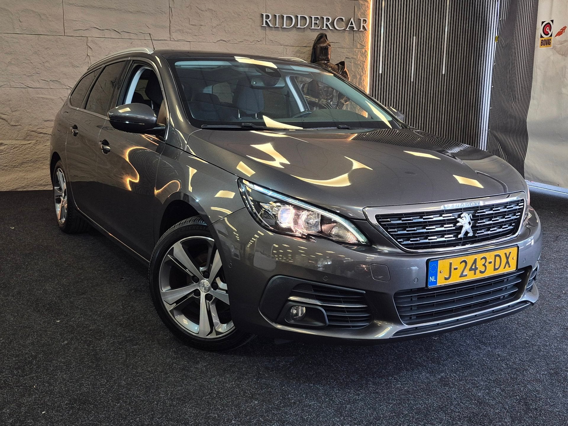 Peugeot 308 SW 1.2 PureTech Blue Lease Premium|PANO|AIRCO|AP, Voorwielaandrijving, Gebruikt, Euro 6, 1199 cc