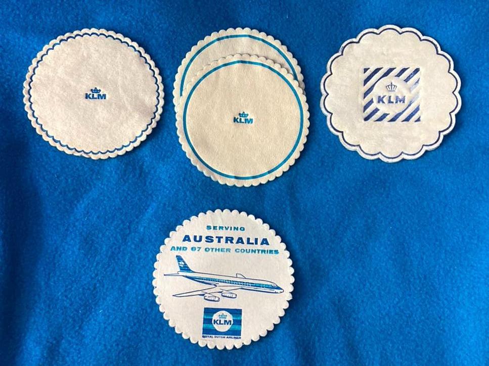 KLM Papieren Onderzetters, Ophalen of Verzenden, Zo goed als nieuw, Patch, Badge of Embleem