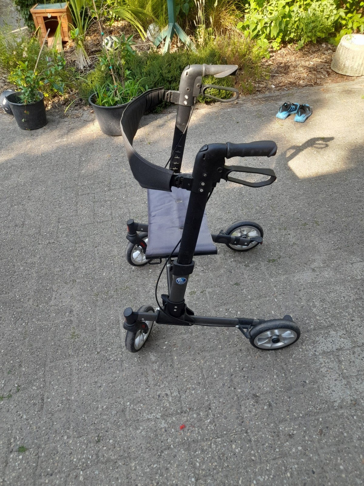goede rolator voor maar 20 €

hoogste stand handvatten 90 cm, Ophalen of Verzenden