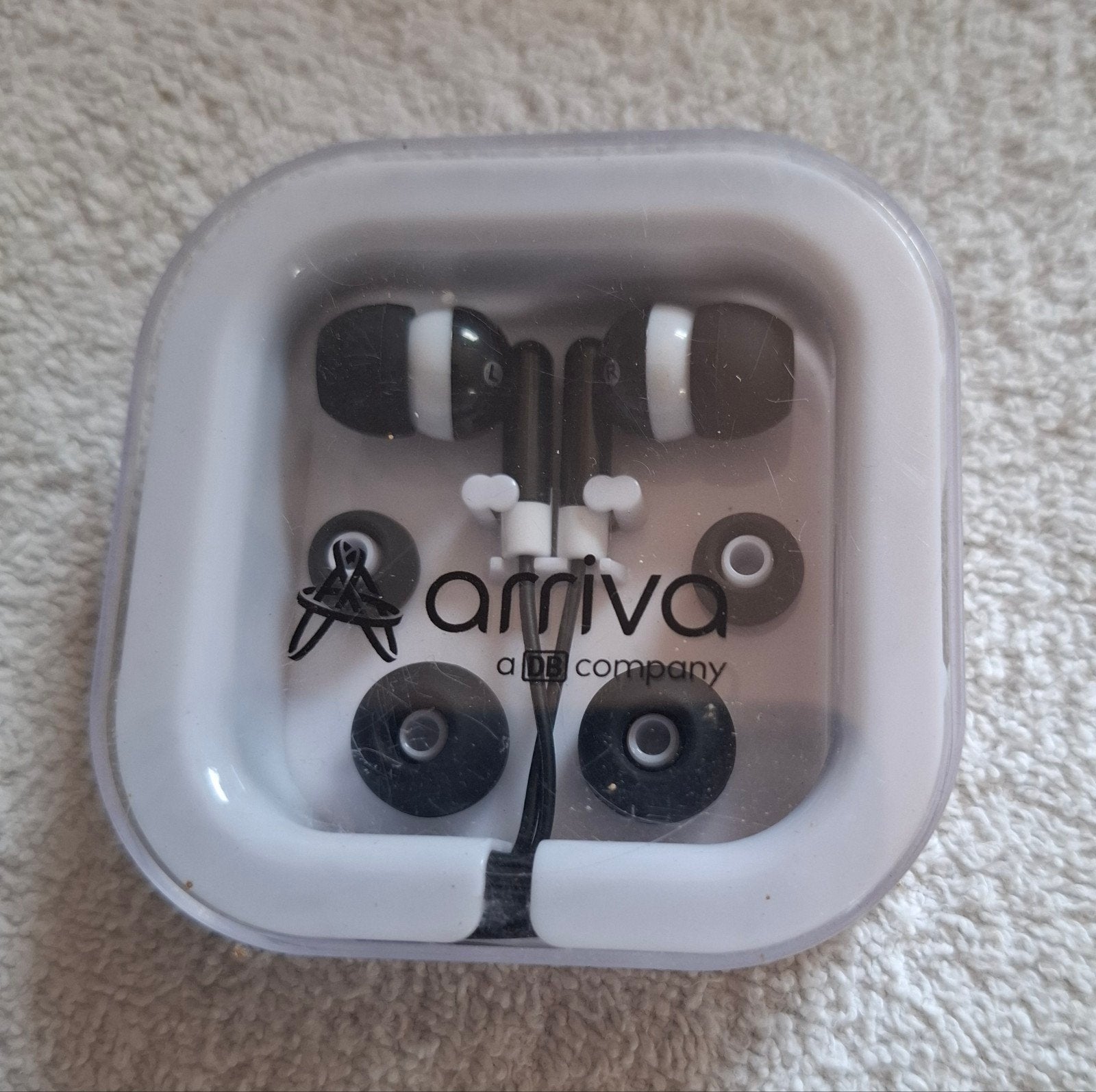 Arriva in-ear koptelefoon met opbergdoosje, Verzamelen, Spoorwegen en Tramwegen, Ophalen of Verzenden, Nieuw, Bus of Metro, Overige typen