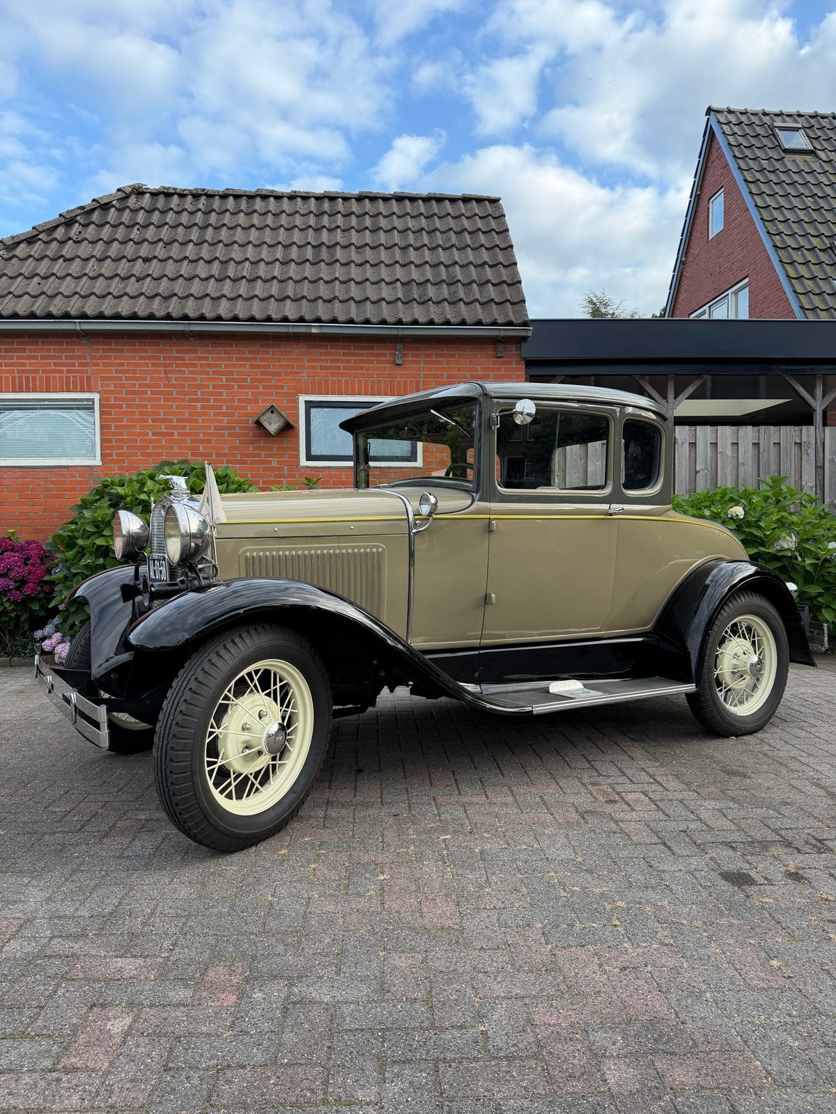 A Ford, coupe, 1930 , oldtimer, Beige, Beige, Particulier, Sedan, Geïmporteerd