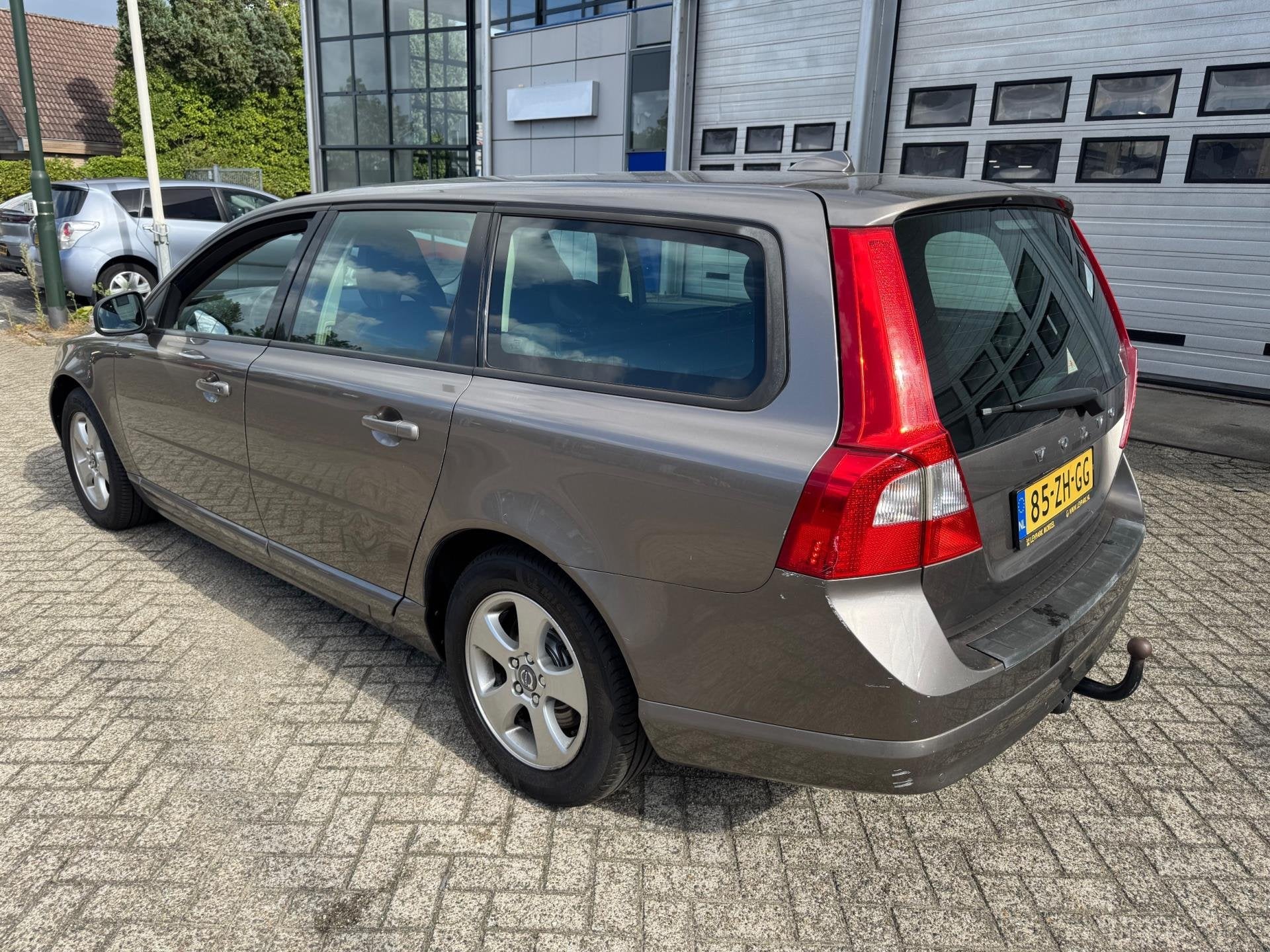 Volvo V70 2.4D Momentum Airco AUTOMAAT, Diesel, Euro 4, Zilver of Grijs, 1601 kg