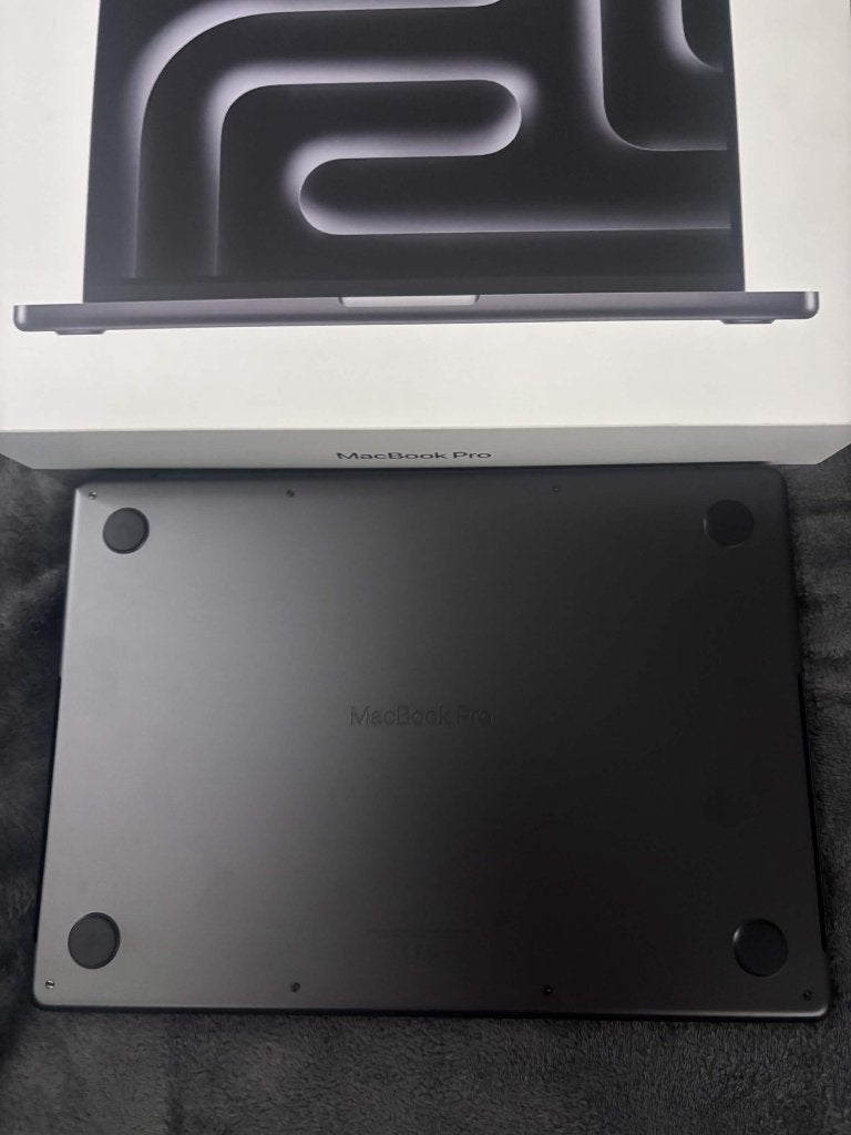 Foto 7 van MacBook Pro 2026 M5 14" Nano 24GB/1TB Spacezwart Ongebruikt