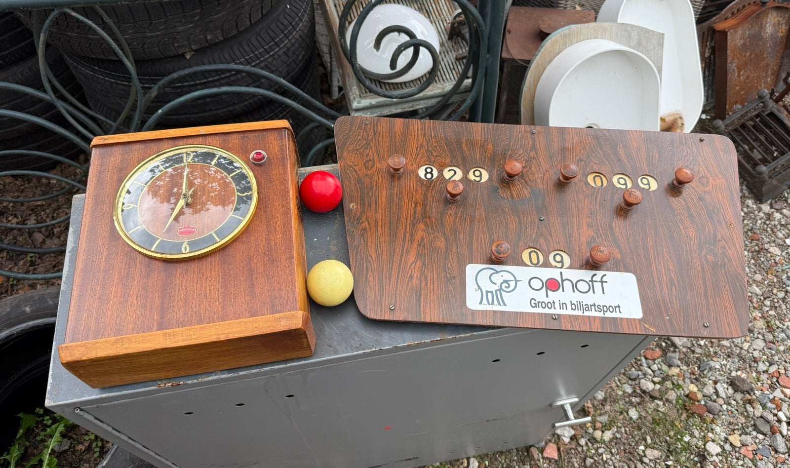Vintage biljartklok en scorebord incl 2 ballen, Sport en Fitness, Gebruikt, Overige typen, Ophalen of Verzenden, Prisma