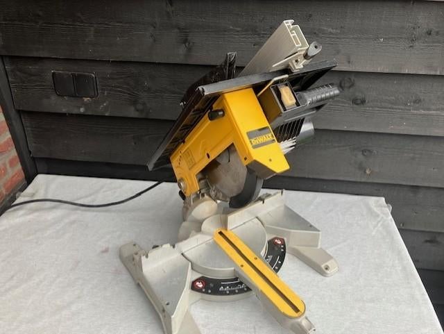 afkort/tafelzaag dewalt, Ophalen, Gebruikt, Afkortzaag, 30 tot 70 mm