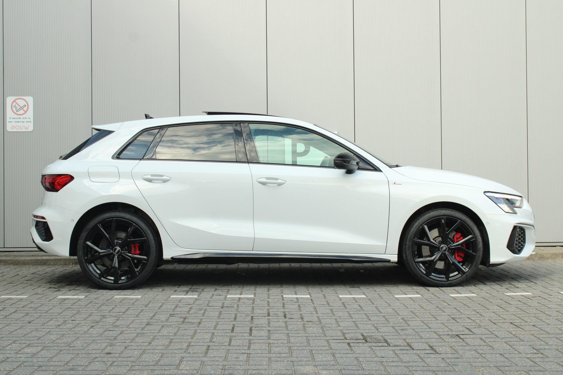 Audi A3 Sportback 45 TFSI e 245pk S Edition Competition | Ke, Auto's, 12 maanden, Gebruikt, Euro 6, 4 cilinders